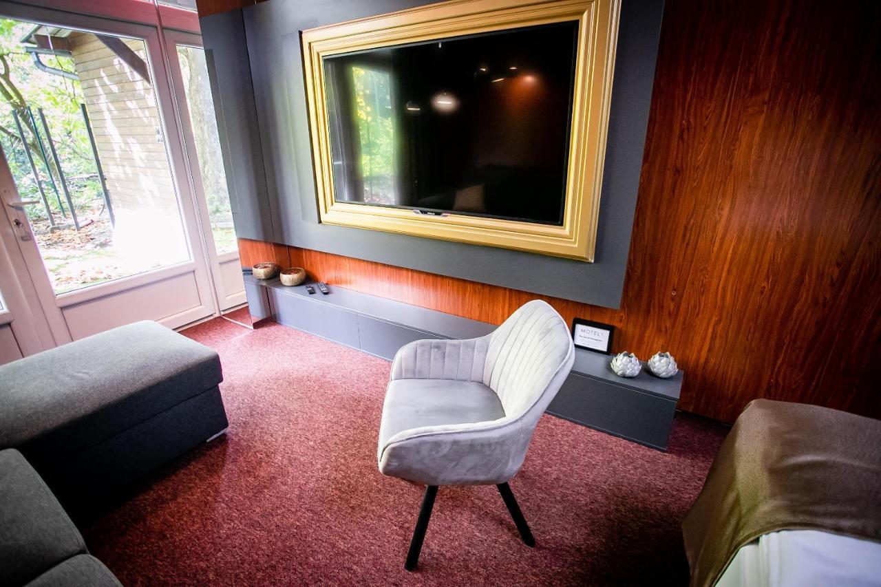 Motel1- A Megfizetheto Luxus! Dunaujvaros Exterior photo